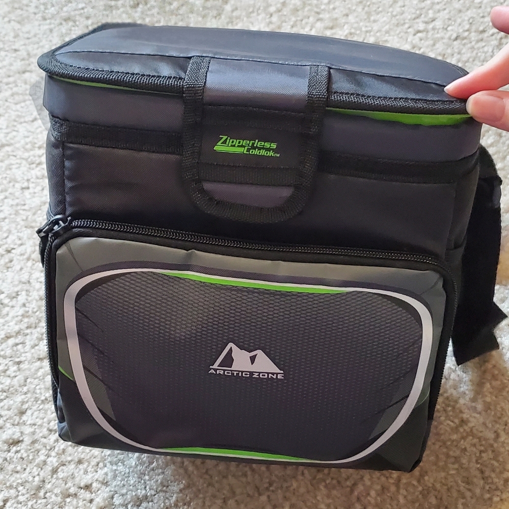 Zipperless Coldlok cooler with carrying strap